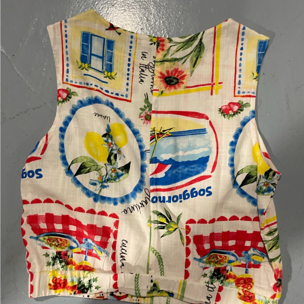 Haver  & Blair london.  Colorful Print crop top size M